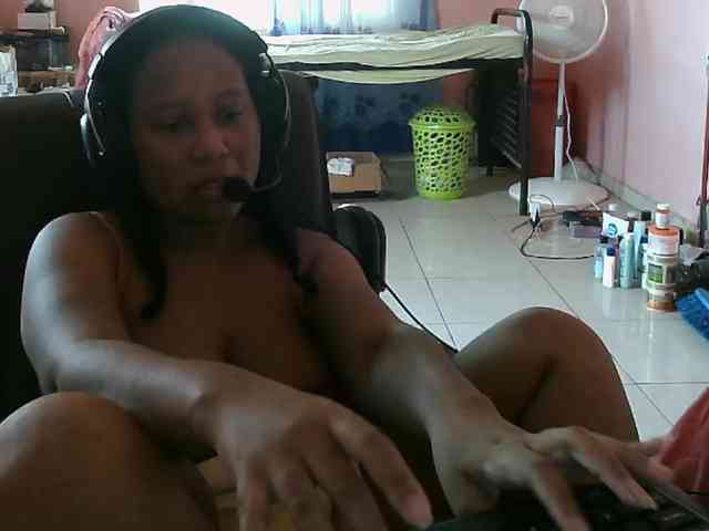 Eirondra-valeen Live Webcam on BongaCams