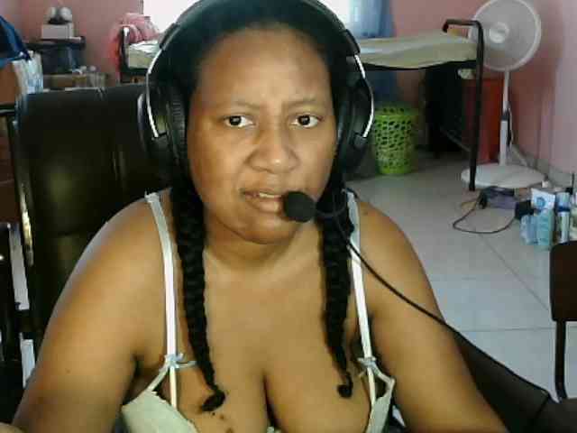 Eirondra-valeen Live Webcam on BongaCams