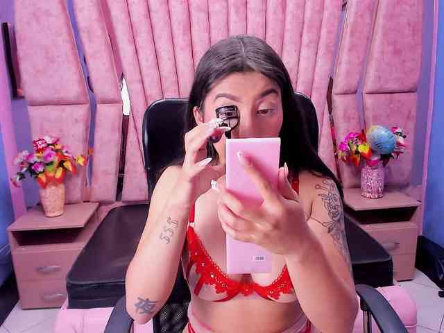 VeronicaCream webcam