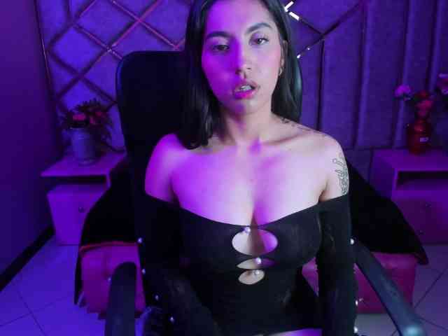 VeronicaCream webcam