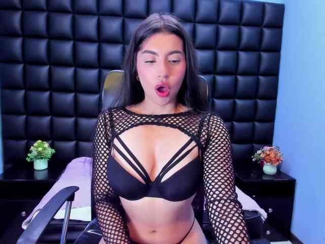 VeronicaCream webcam