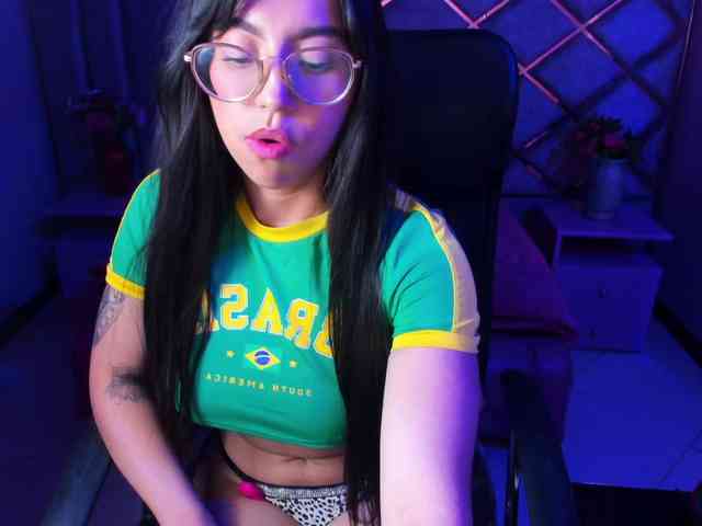 VeronicaCream webcam