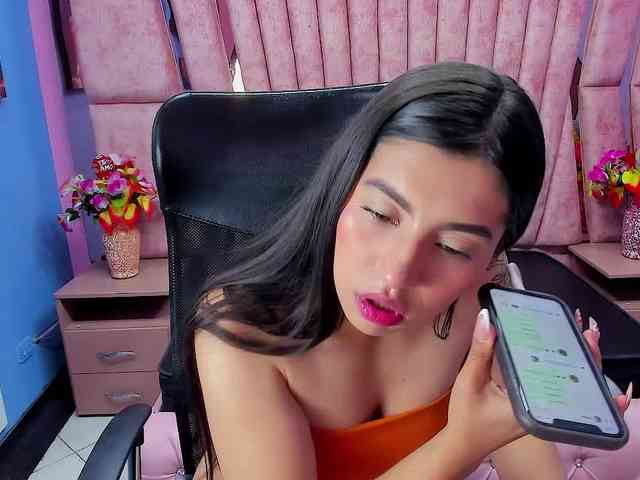 VeronicaCream webcam