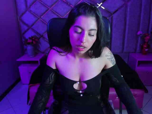 VeronicaCream webcam