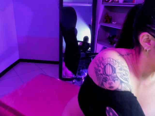 VeronicaCream webcam