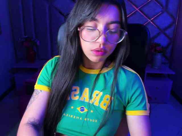 VeronicaCream webcam