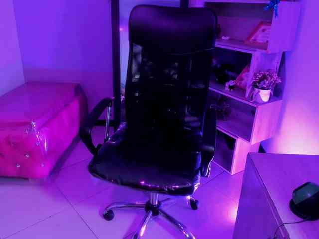 VeronicaCream webcam