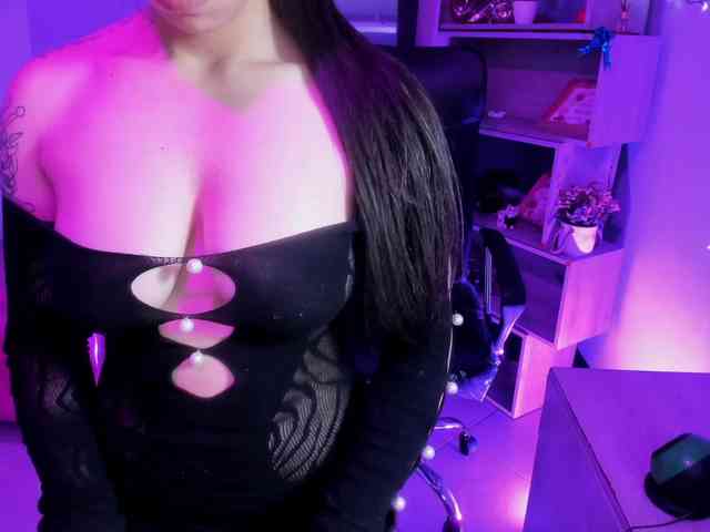 VeronicaCream webcam