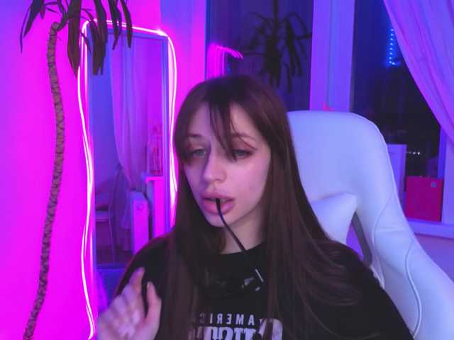 Lizattt's BongaCams show and profile