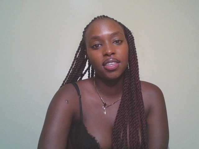 le modèle sexykitty4 est en webcam porno dans un show sur le site bongacams, il possède les tags suivants: Ebony,Brunette,Trimmed