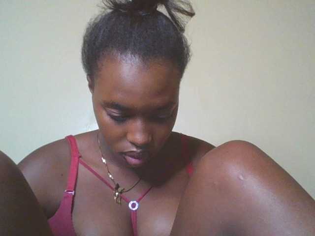 le modèle sexykitty4 est en webcam porno dans un show sur le site bongacams, il possède les tags suivants: Ebony,Brunette,Trimmed