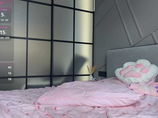 MiraJuicyJune's BongaCams show and profile