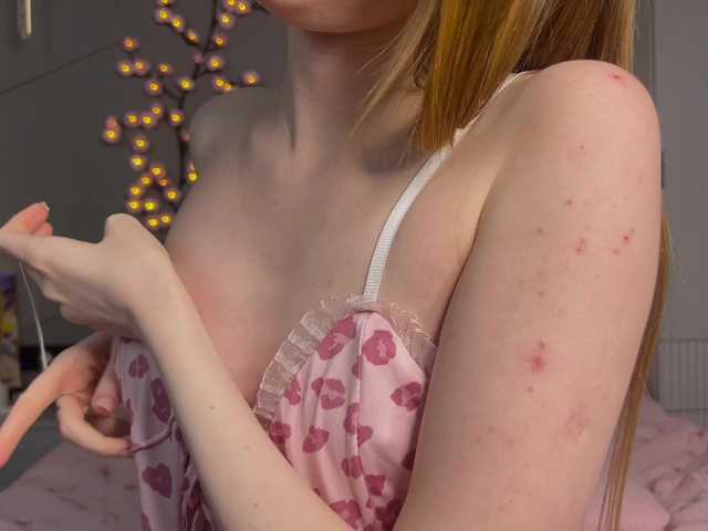 MiraJuicyJune's BongaCams show and profile