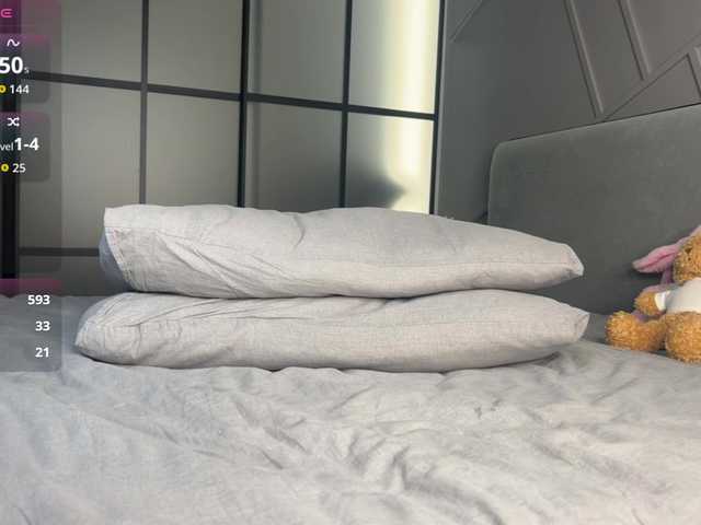 MiraJuicyJune webcam stream