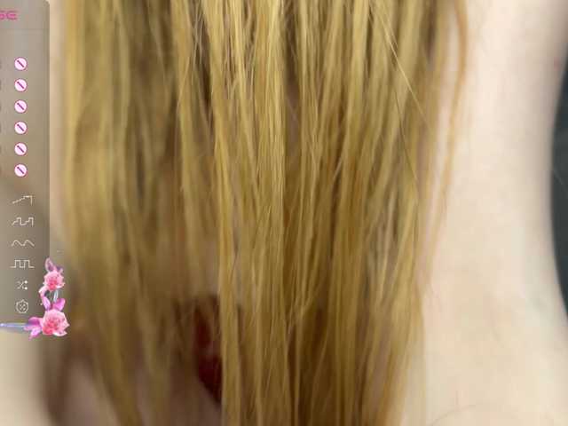 MiraJuicyJune's BongaCams show and profile