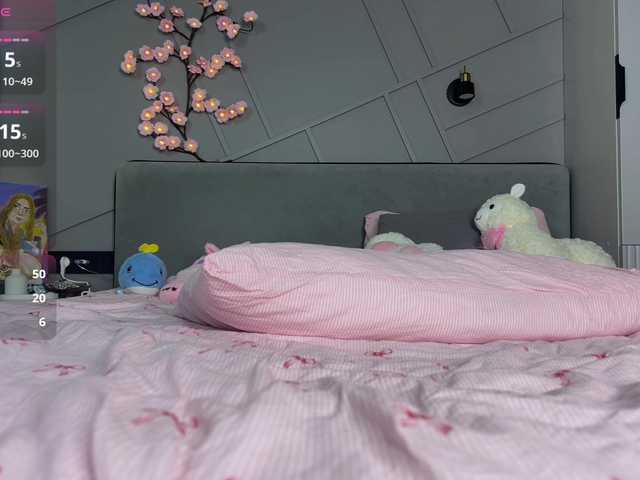 MiraJuicyJune's BongaCams show and profile