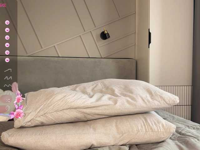 MiraJuicyJune's BongaCams show and profile