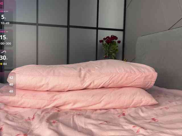 MiraJuicyJune webcam