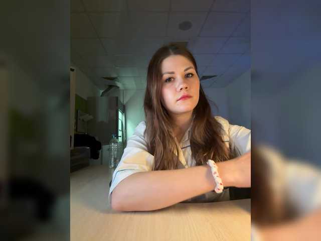 CupcakeBee's BongaCams show and profile