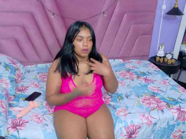curvybrunnete curvybrunnete