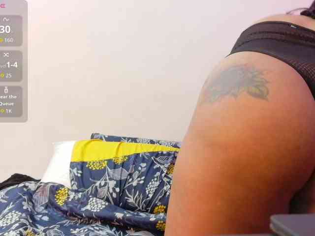 curvybrunnete curvybrunnete