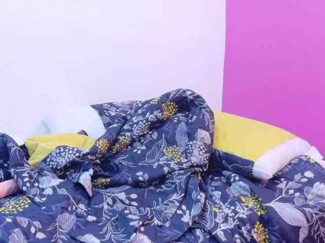 curvybrunnete curvybrunnete