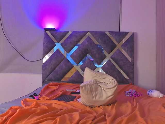 Tinny-slong's BongaCams show and profile