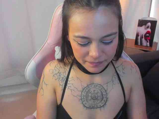 Adelaindiamond webcam