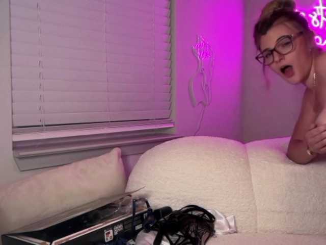 TheRosieCheeks's BongaCams show and profile