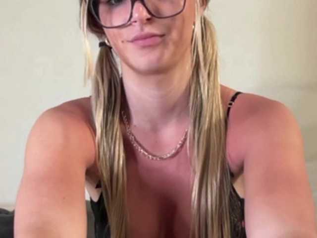 TheRosieCheeks's BongaCams show and profile