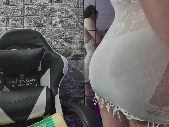 Rich-couple-69 – webcam model profile photo