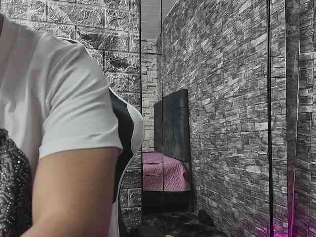 Rich-couple-69 webcam