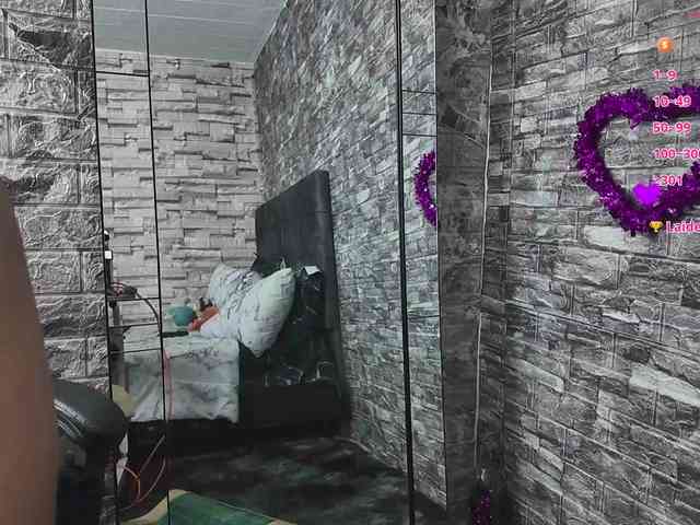 Rich-couple-69 webcam