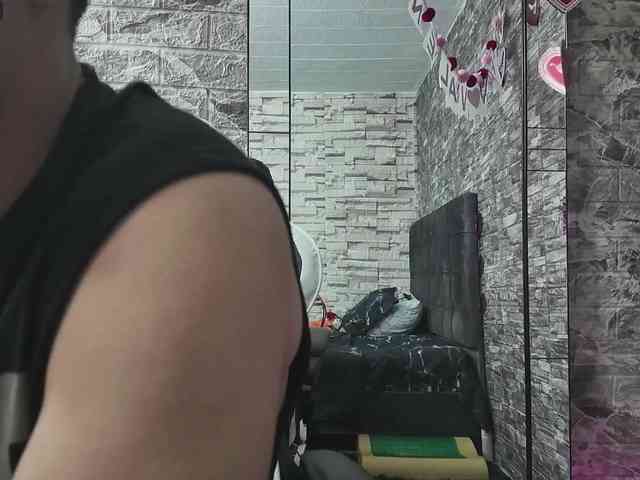 Rich-couple-69 webcam