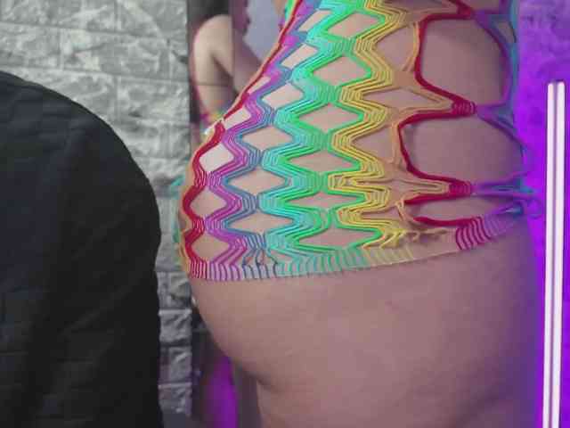 Rich-couple-69 webcam