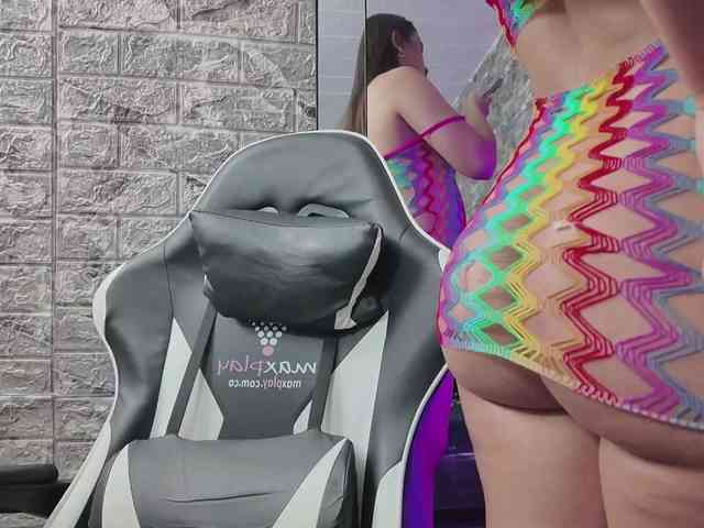 Rich-couple-69 webcam