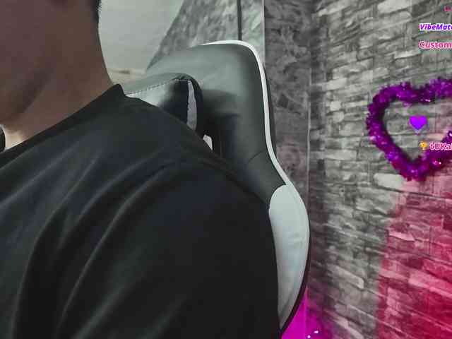 Rich-couple-69 webcam