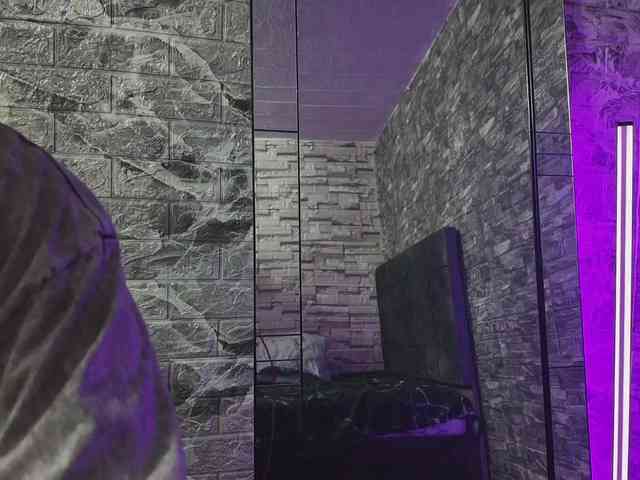 Rich-couple-69 webcam