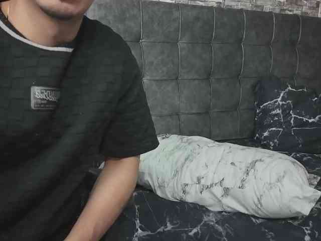 Rich-couple-69 webcam