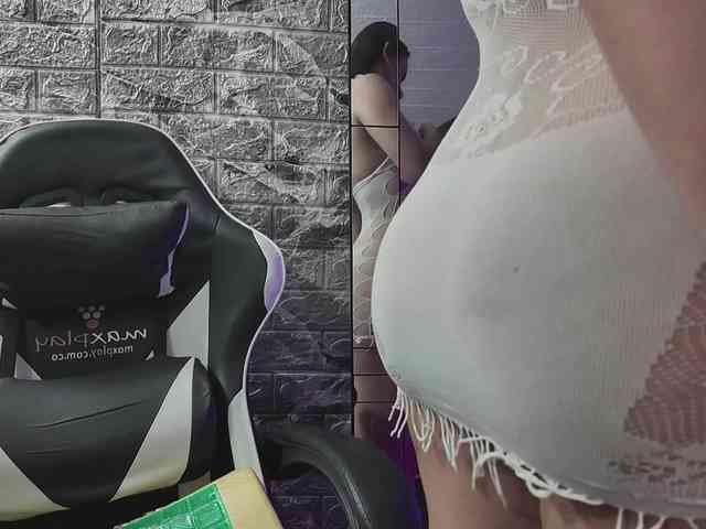 Rich-couple-69 webcam