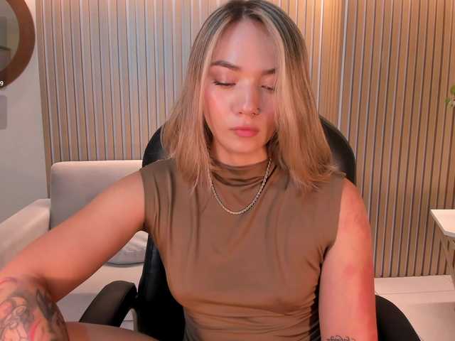 HaleyGreen's BongaCams show and profile