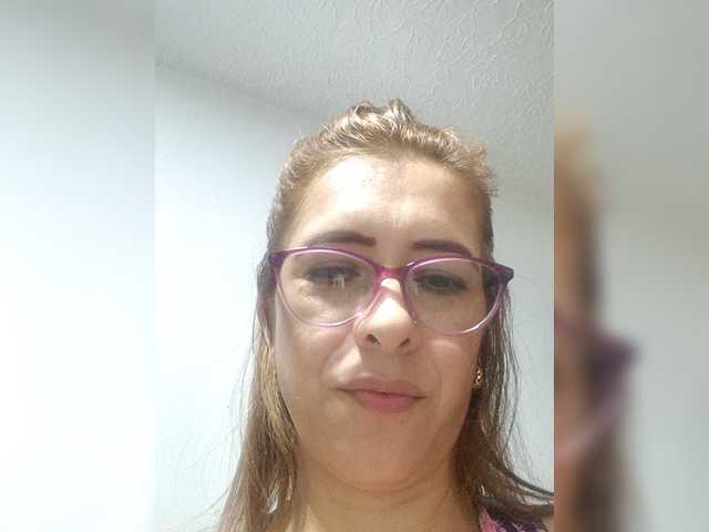 simoneta's BongaCams show and profile