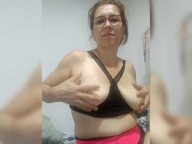 simoneta's BongaCams show and profile