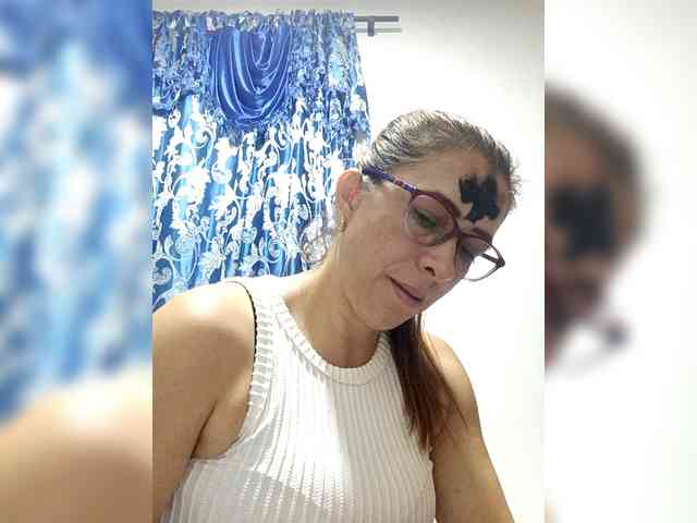 simoneta Live Webcam on BongaCams