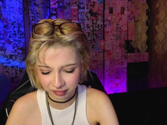 MissMorganMoon's BongaCams show and profile