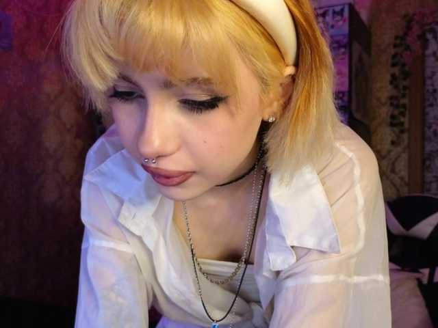 MissMorganMoon webcam