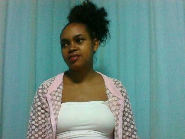 Elinah from BongaCams