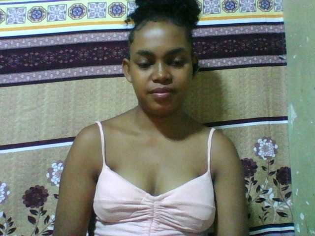 Elinah, une amatrice française avec qui discuter et avoir du sexe