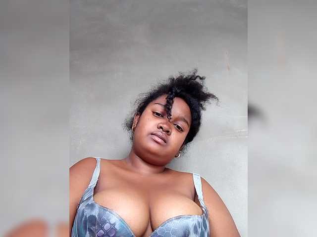 Ezrahsexy's BongaCams show and profile