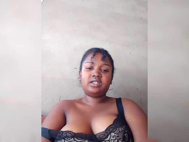 Ezrahsexy's BongaCams show and profile